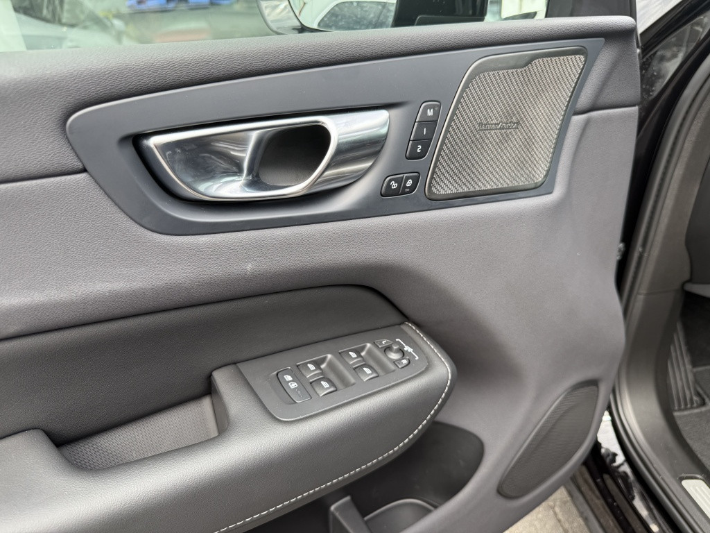 Volvo XC60 t8 455pk recharge ultra black ed| pano| 360 camera| stoel.vent|