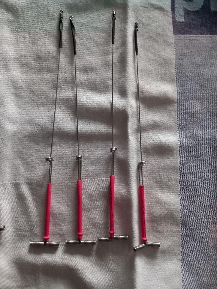 Nog wat afhouders met extra voetje .