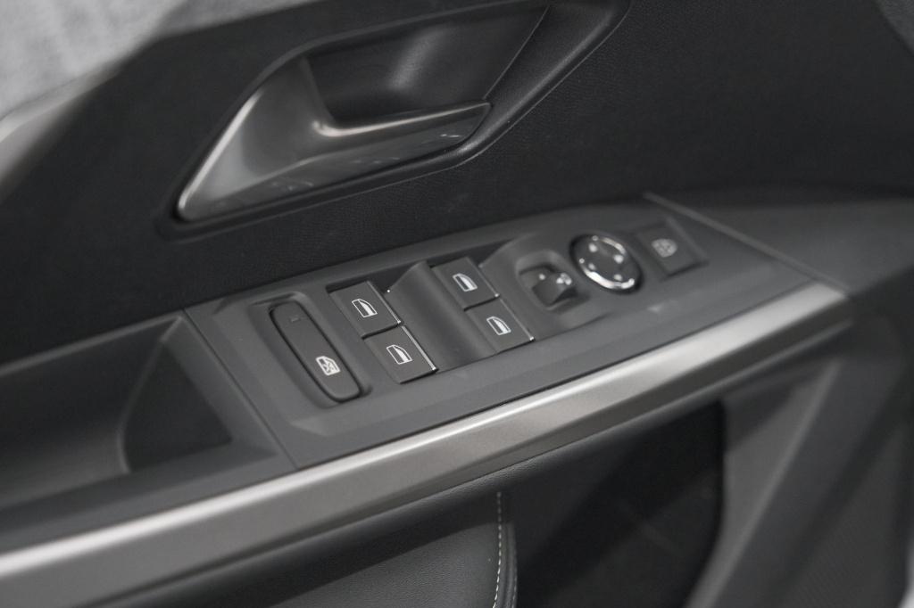 Peugeot 3008 1.2 hybrid 145 gt | camera | adaptieve cruise control | elektr