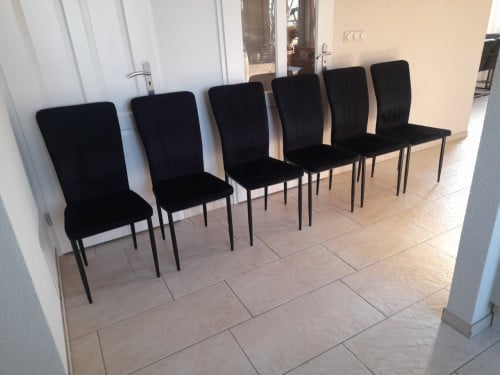 6  Zwarte Stoelen ( in goede nette staat)