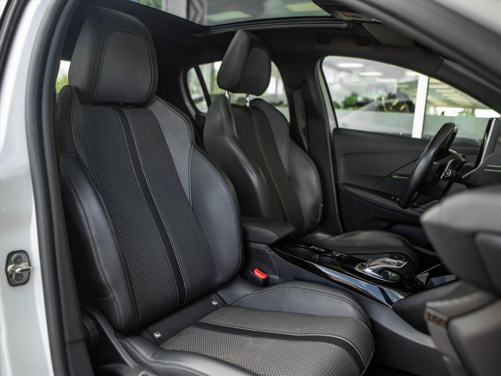 Peugeot 208 1.2 puretech 100pk gt-line automaat