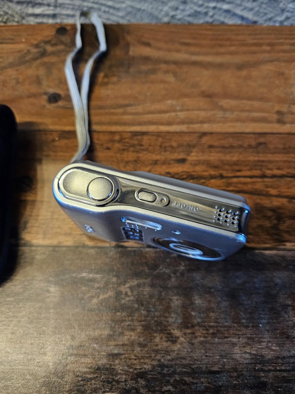 Nikon Coolpix L3 Compactcamera 5.1MP met tasje