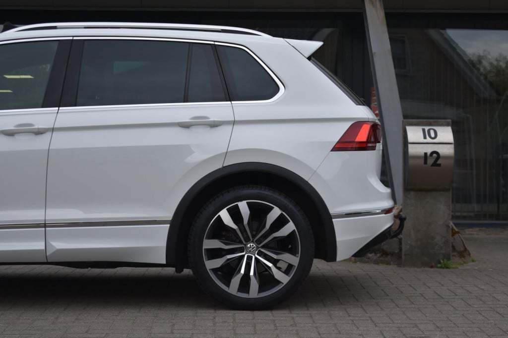 Volkswagen Tiguan 1.5 tsi act highline r-line | trekhaak | camera | dynaudi
