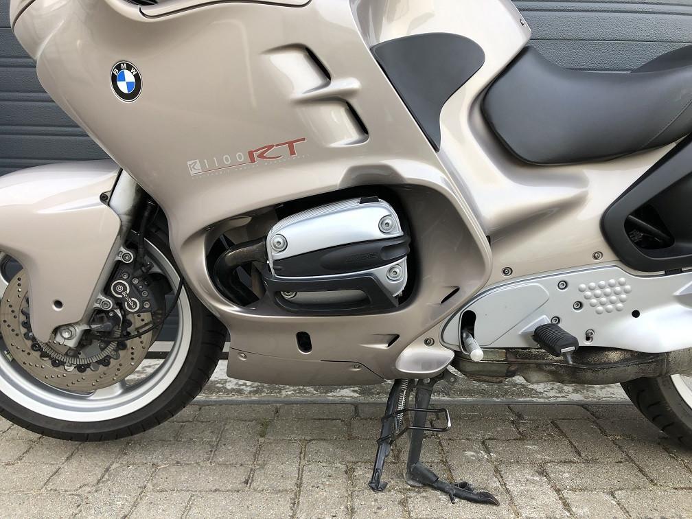 In nieuwstaat zijnde BMW R1100RT uit 2001 met slechts 59dkm, €1995,-