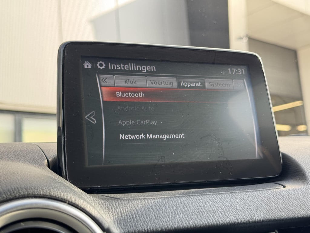 Mazda 2 1.5 skyactiv-g signature | navigatie | 360° camera | head-up displa