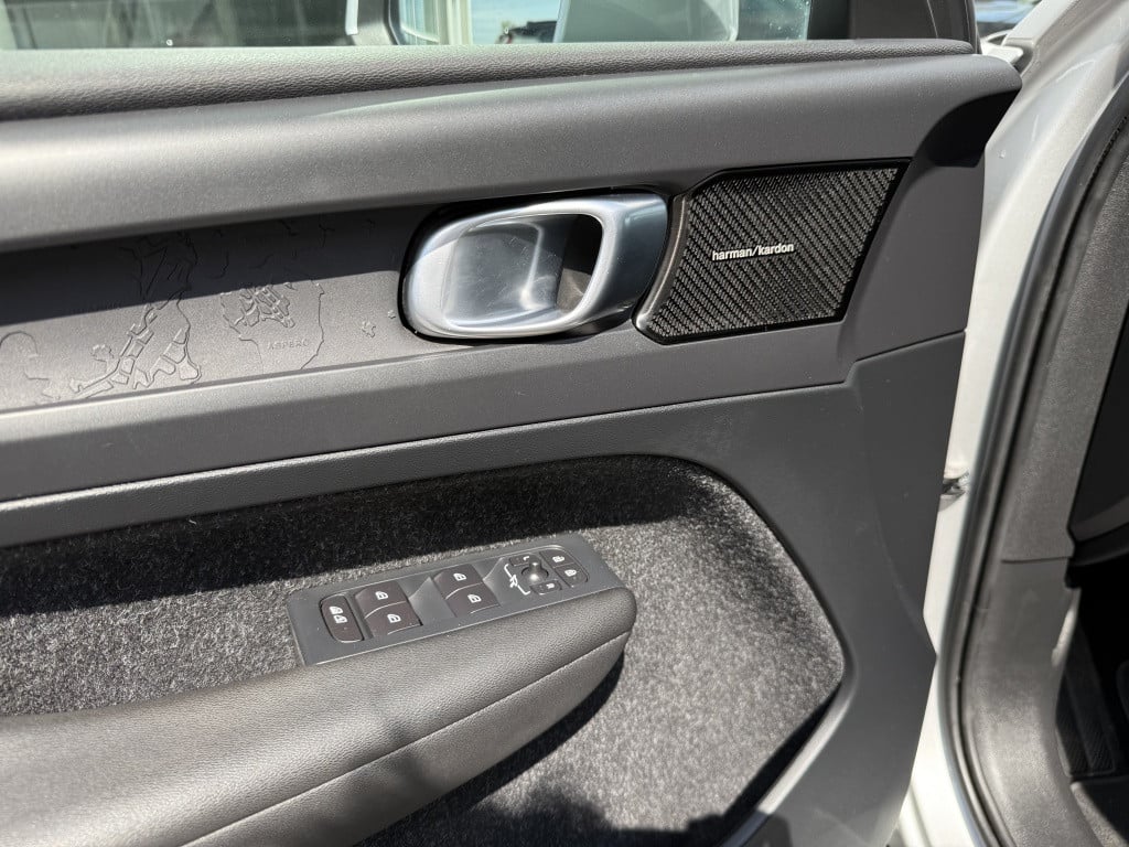 Volvo XC40 t3 160pk momentum | camera| trekhaak| h&k sound| stoelverw| carp
