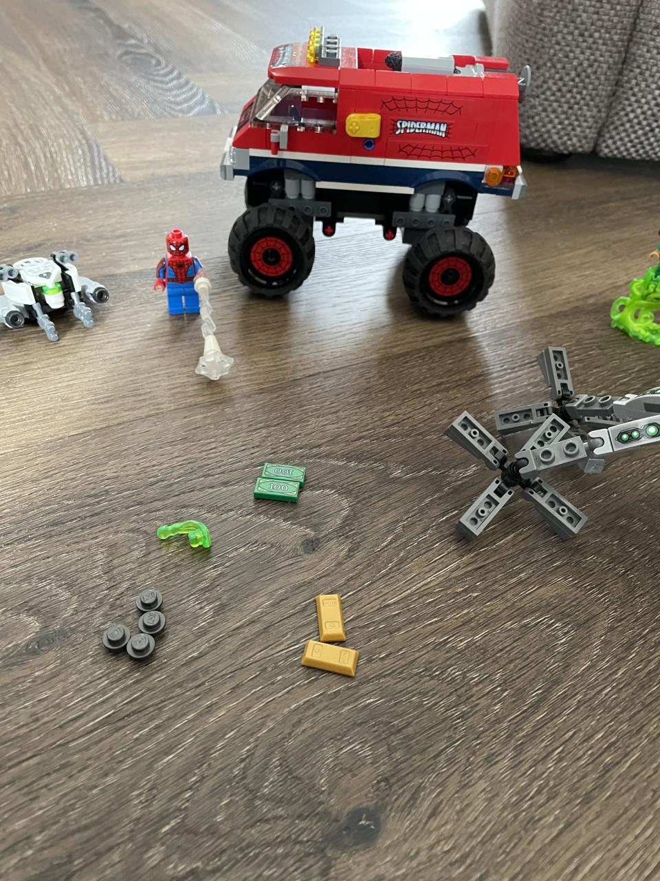 Lego Marvel: Spider-man's monstertruck vs. mysterio 76174