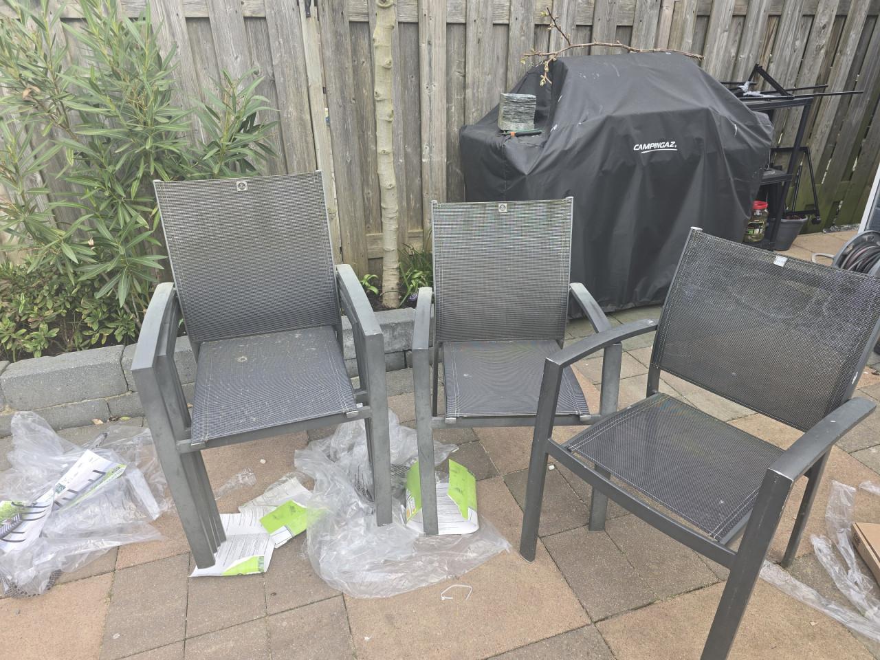 Gratis af te halen – 6 tuinstoelen