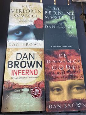4x Dan Brown