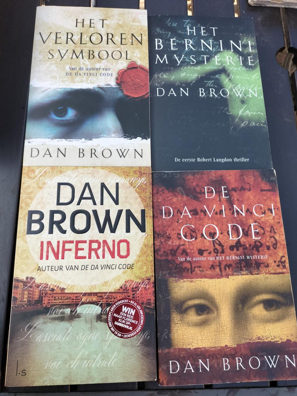 4x Dan Brown