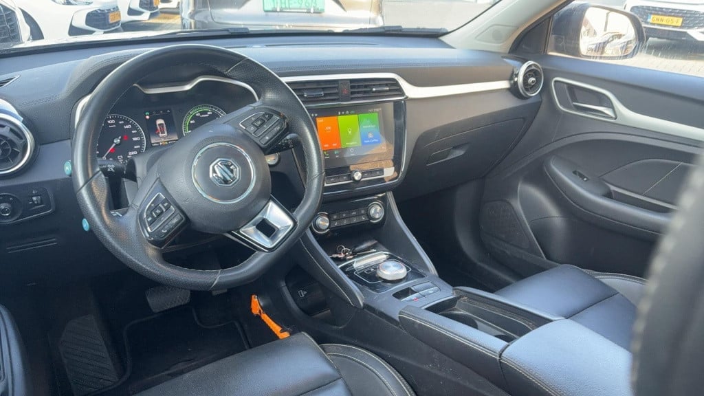 MG Zs-ev mg luxury 45 kwh