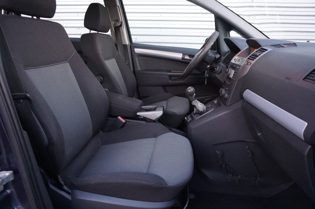 Opel Zafira 1.8 executive 7-persoosn / airco / navi / cruise / elektr. rame