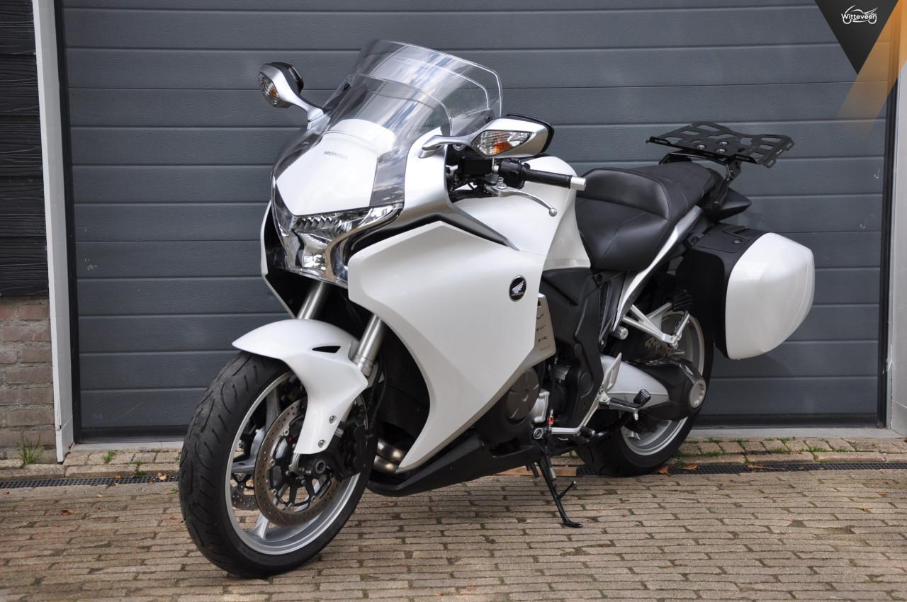 Honda VFR 1200 F ABS Zeer complete en nette motor! 180 PK