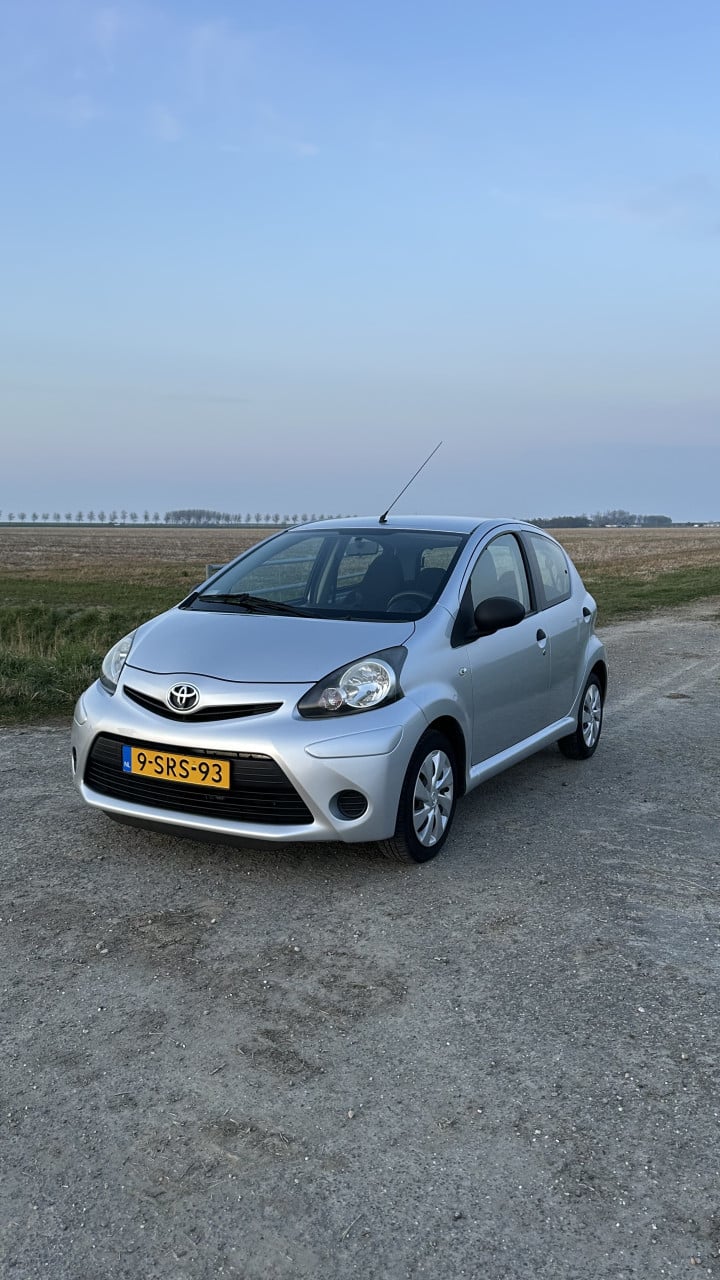 Toyota Aygo 1.0 12V Vvt-i 5DRS 2013 Grijs