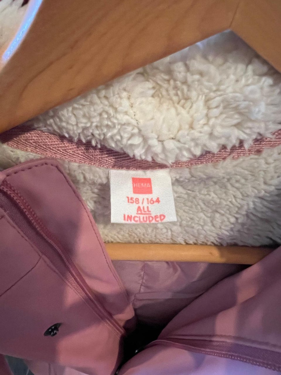 Te koop: Roze gevoerde regenjas