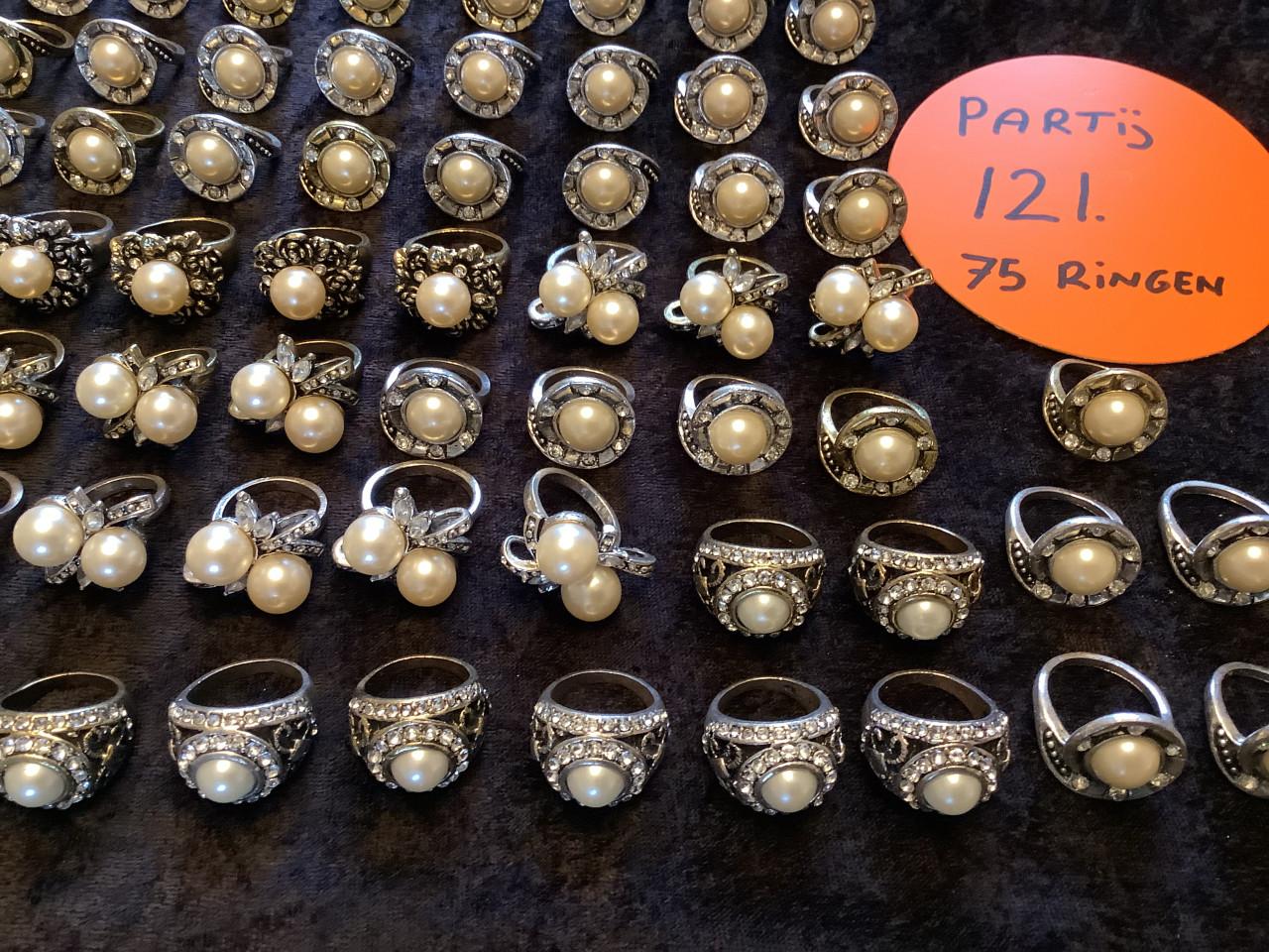 Partij hele mooie ringen ( partij 121) AANBIEDING !!!!!!