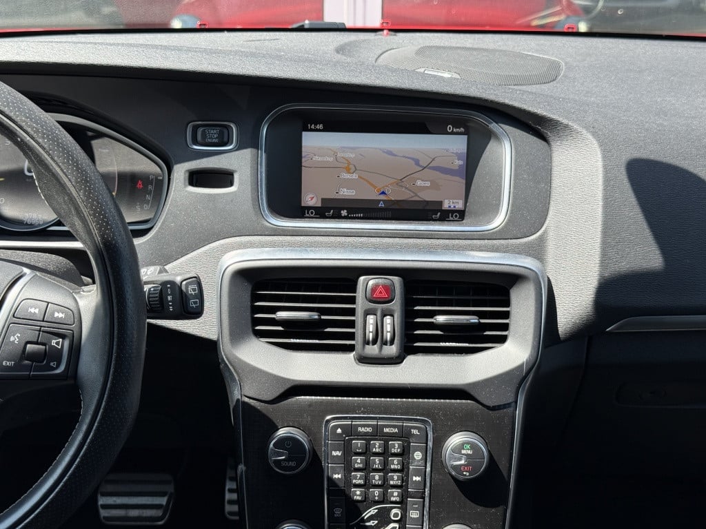 Volvo V40 t3 153pk aut6 polar+ sport| panodak| camera| h&k sound| trekhaak