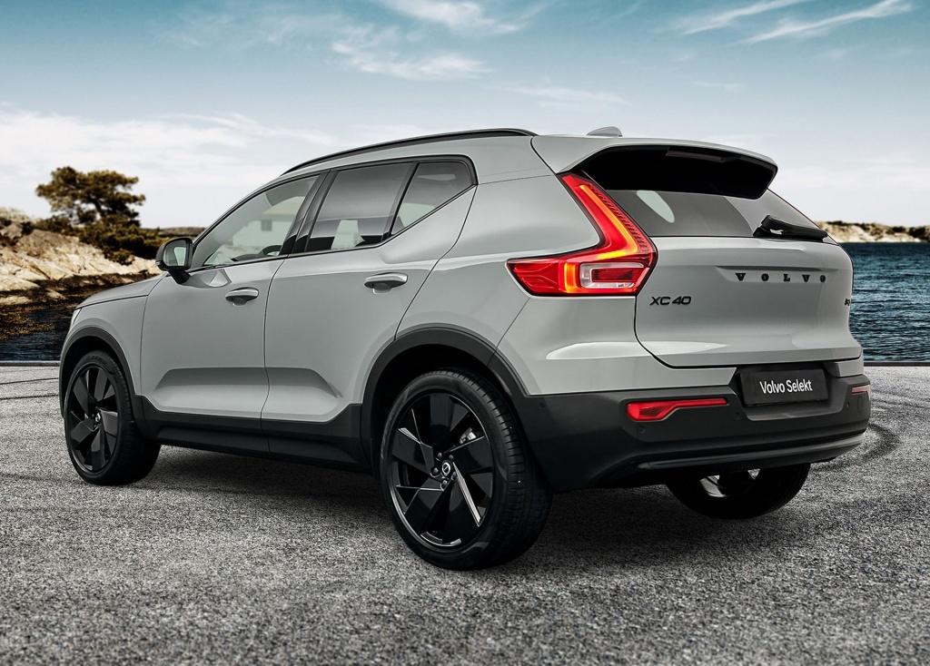 Volvo XC40 2.0 b4 plus black ed