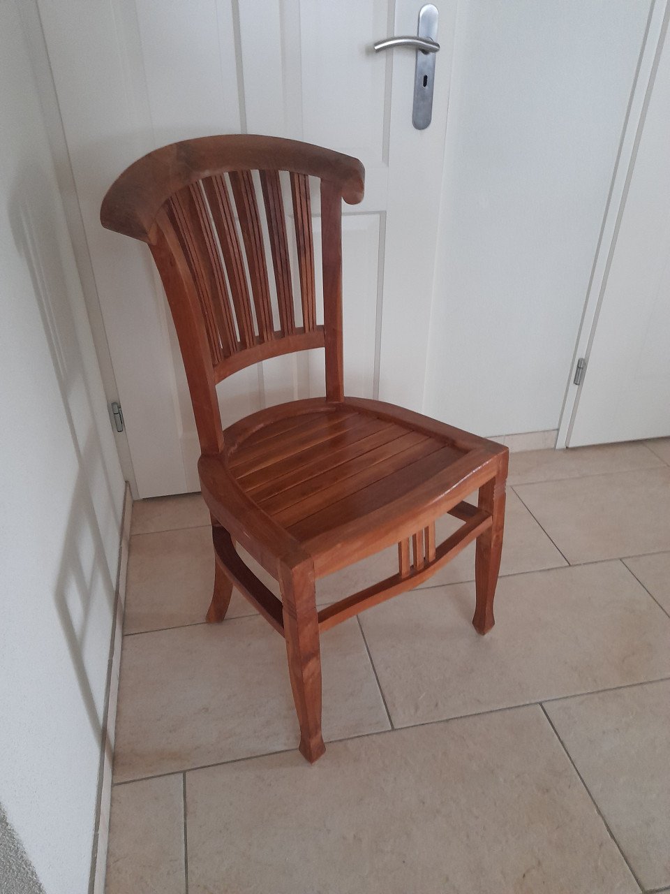 Leuke teak houten stoel (in goede staat )