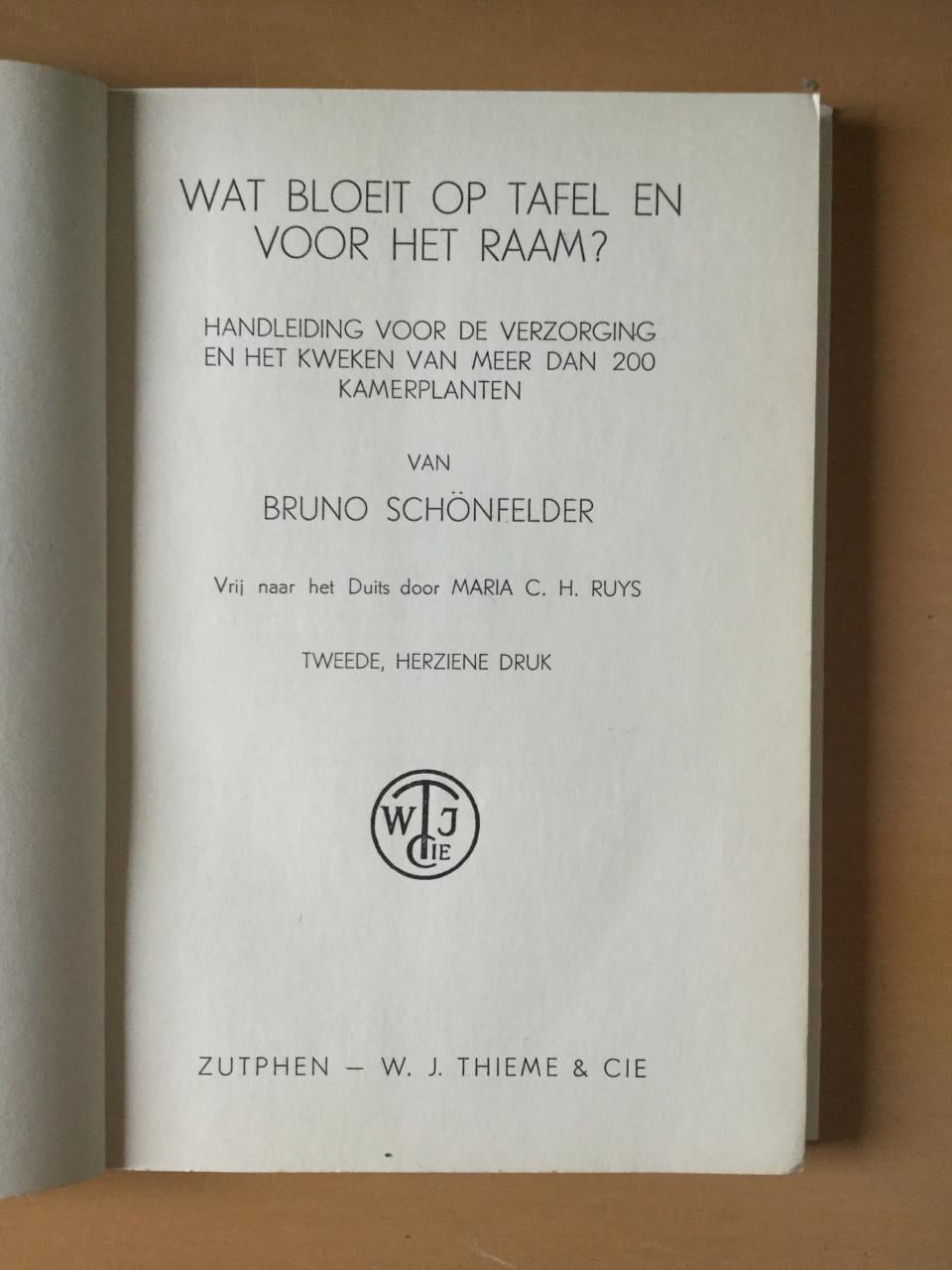Bruno Schönfelder	Wat bloeit op tafel en voor het raam?
