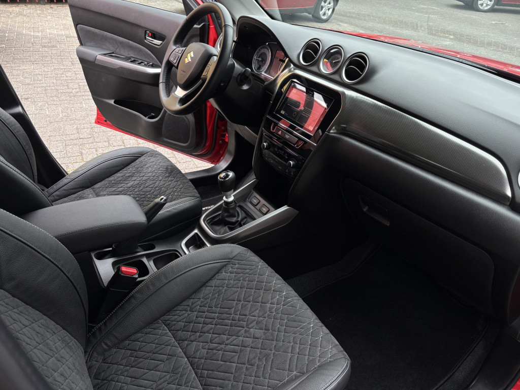 Suzuki Vitara 1.4 boosterjet style smart hybrid