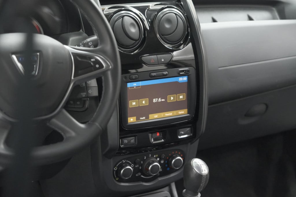 Dacia Duster tce 120 4x2 blackshadow | trekhaak | camera | navigatie | park