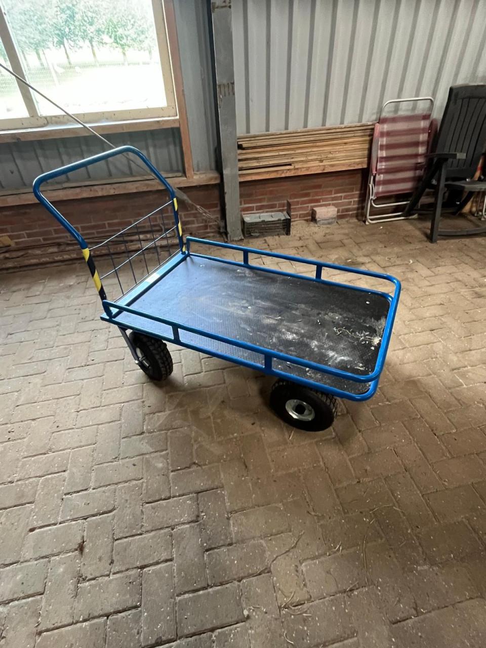 Dieseltank , 100 liter met vulslang met plateau wagen