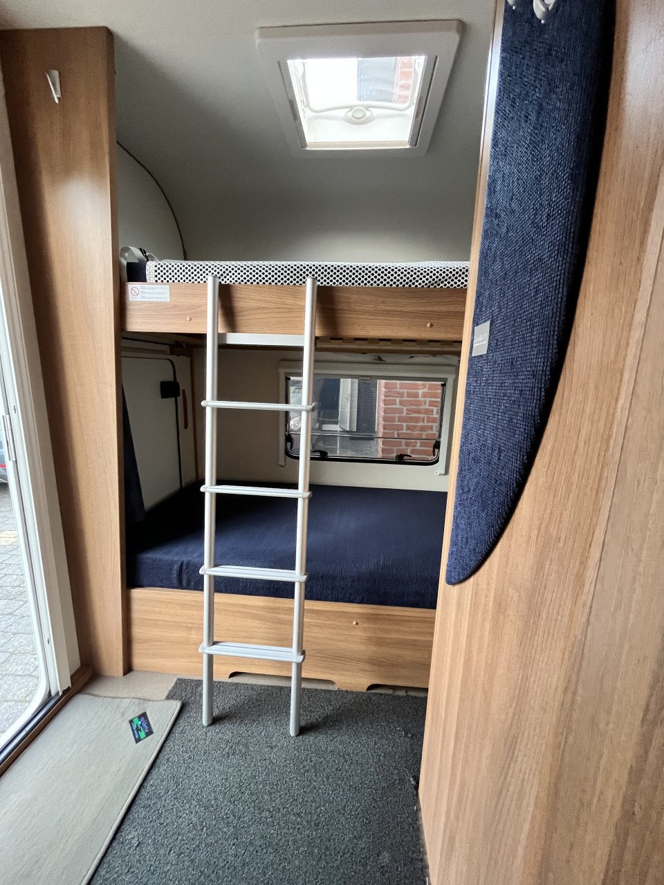 Dethleffs 410TK Caravan | stapelbed  | voortent + zakluifeltent