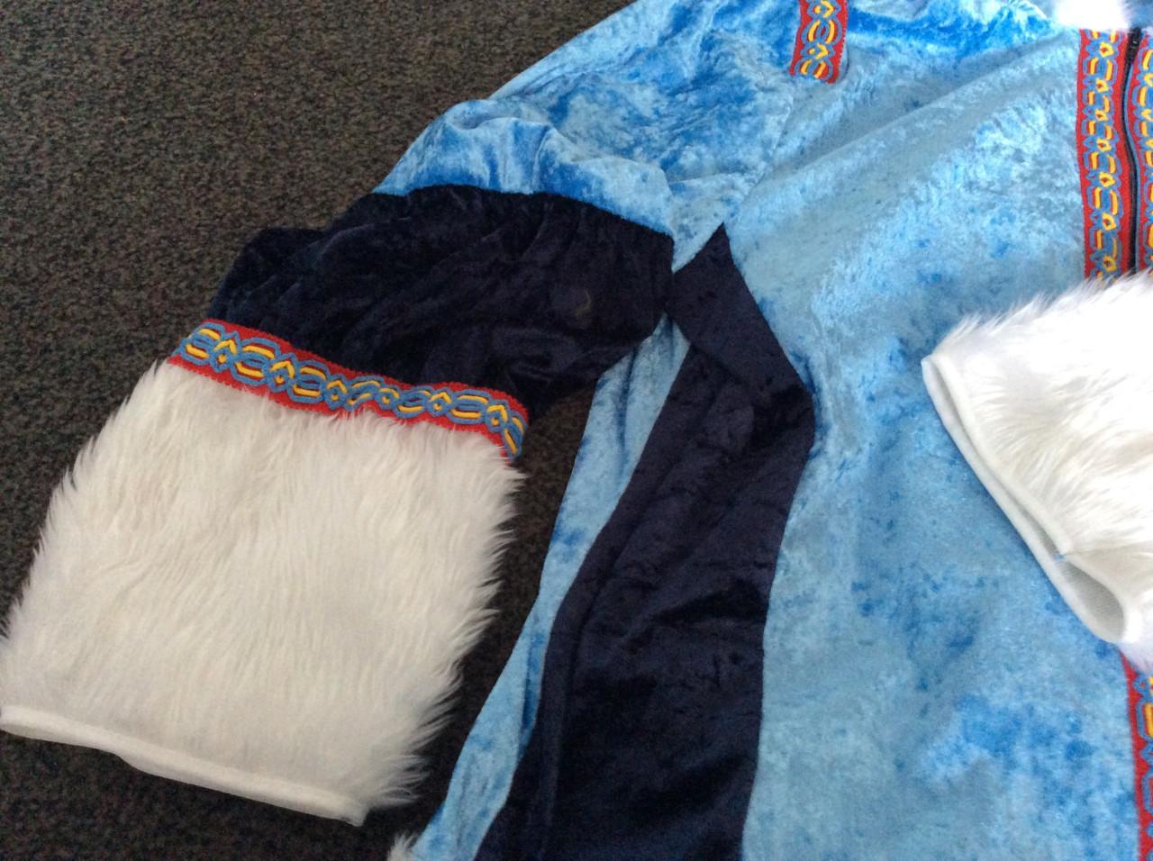 Carnaval eskimo pak .   maat 60