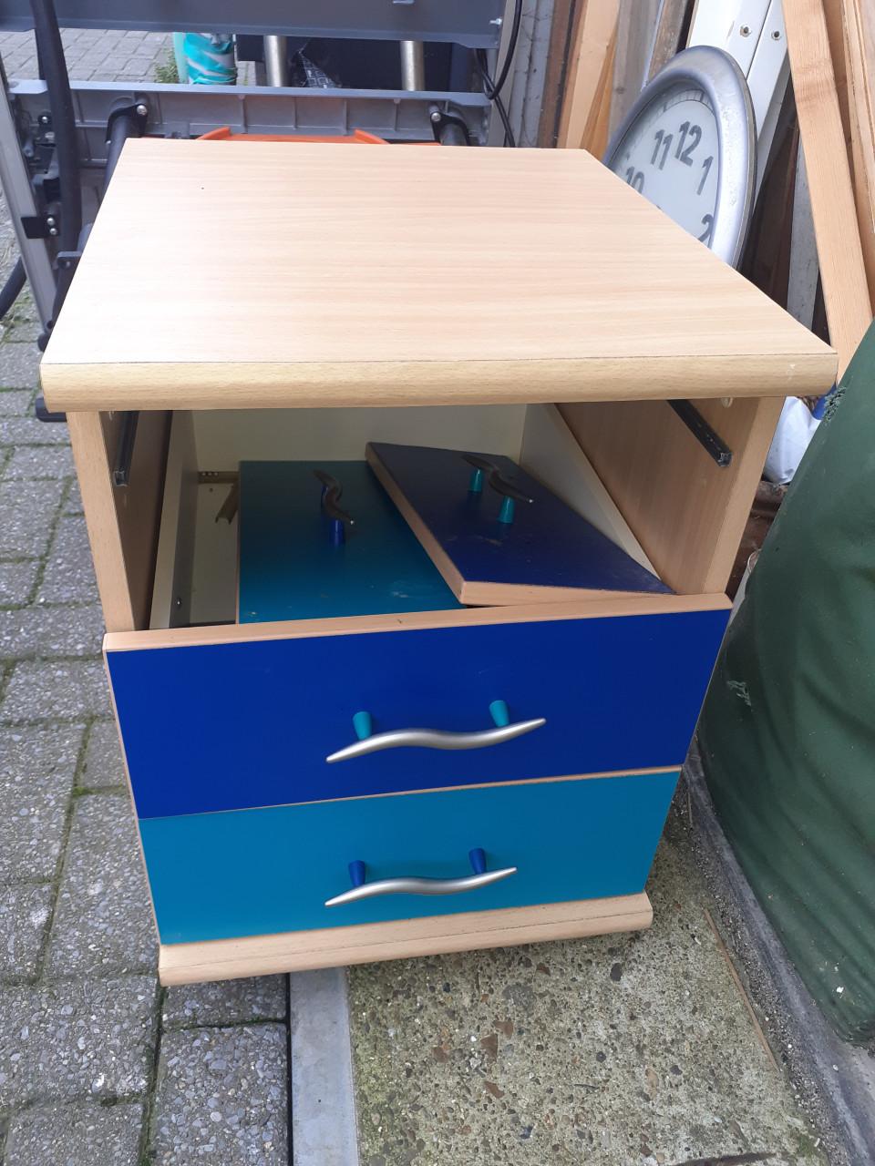 3 x Side-Table & en .........Side Table op 2 poten