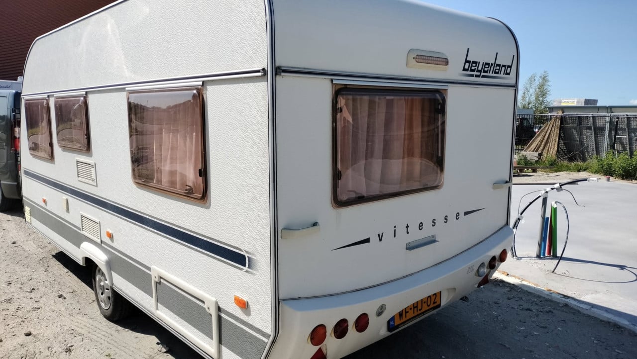 Beyerland 460 (2002) met voortent