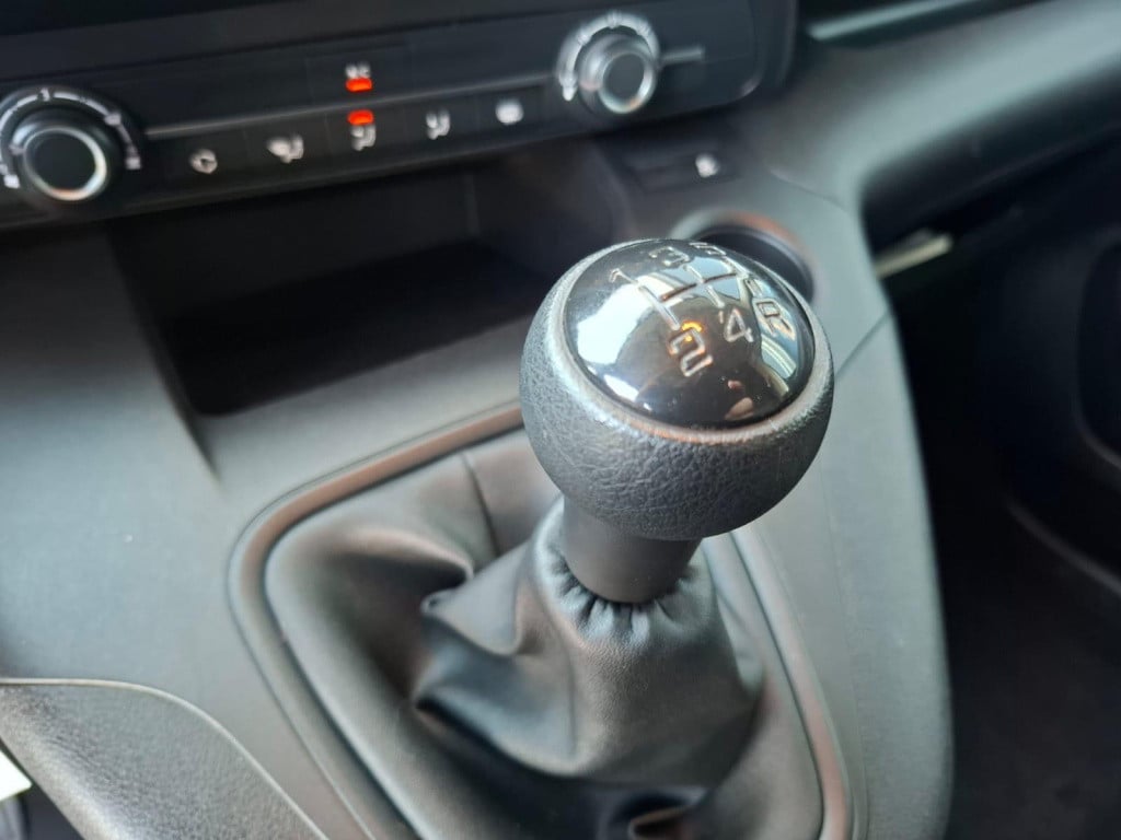 Peugeot Partner 1.5 bluehdi pro airco / cruise controle / n.a.p / euro 6