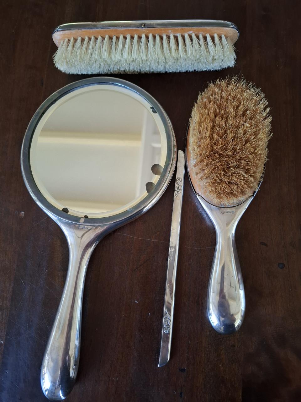 Zilveren kaptafelset