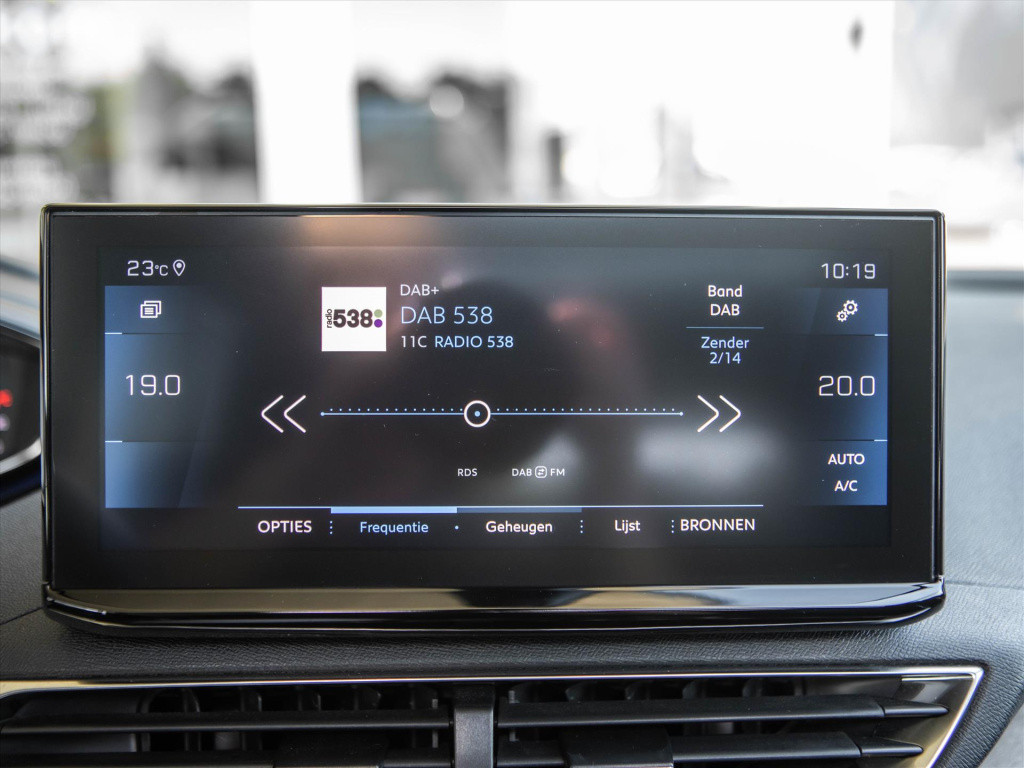 Peugeot 5008 puretech 130pk gt | panoramadak | trekhaak | stoelverwarming |