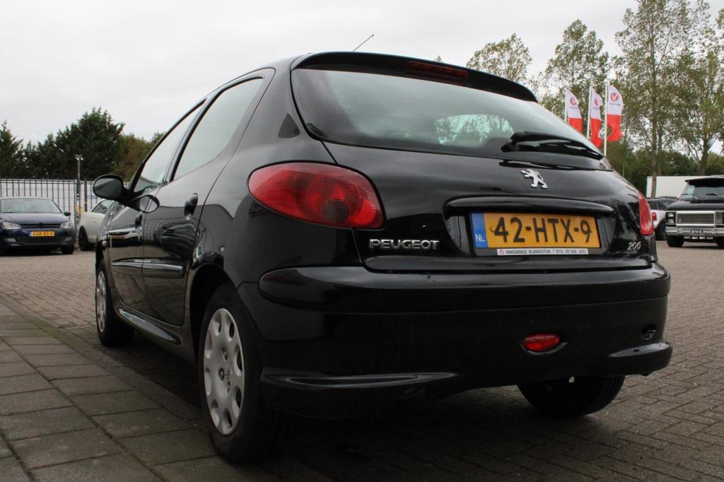 Peugeot 206 inclusief nieuwe apk, lees tek 1.4 génération