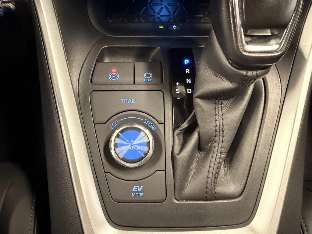 Toyota Rav4 2.5 hybrid awd bi-tone| jbl| achtr.camera| adapt.cruise