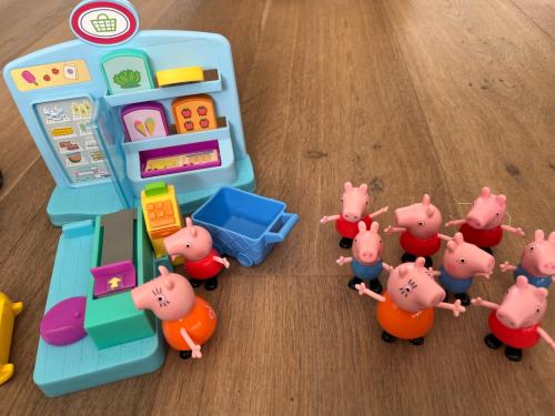 Peppa pig supermarkt + losse poppetjes