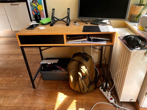 Smal bureau