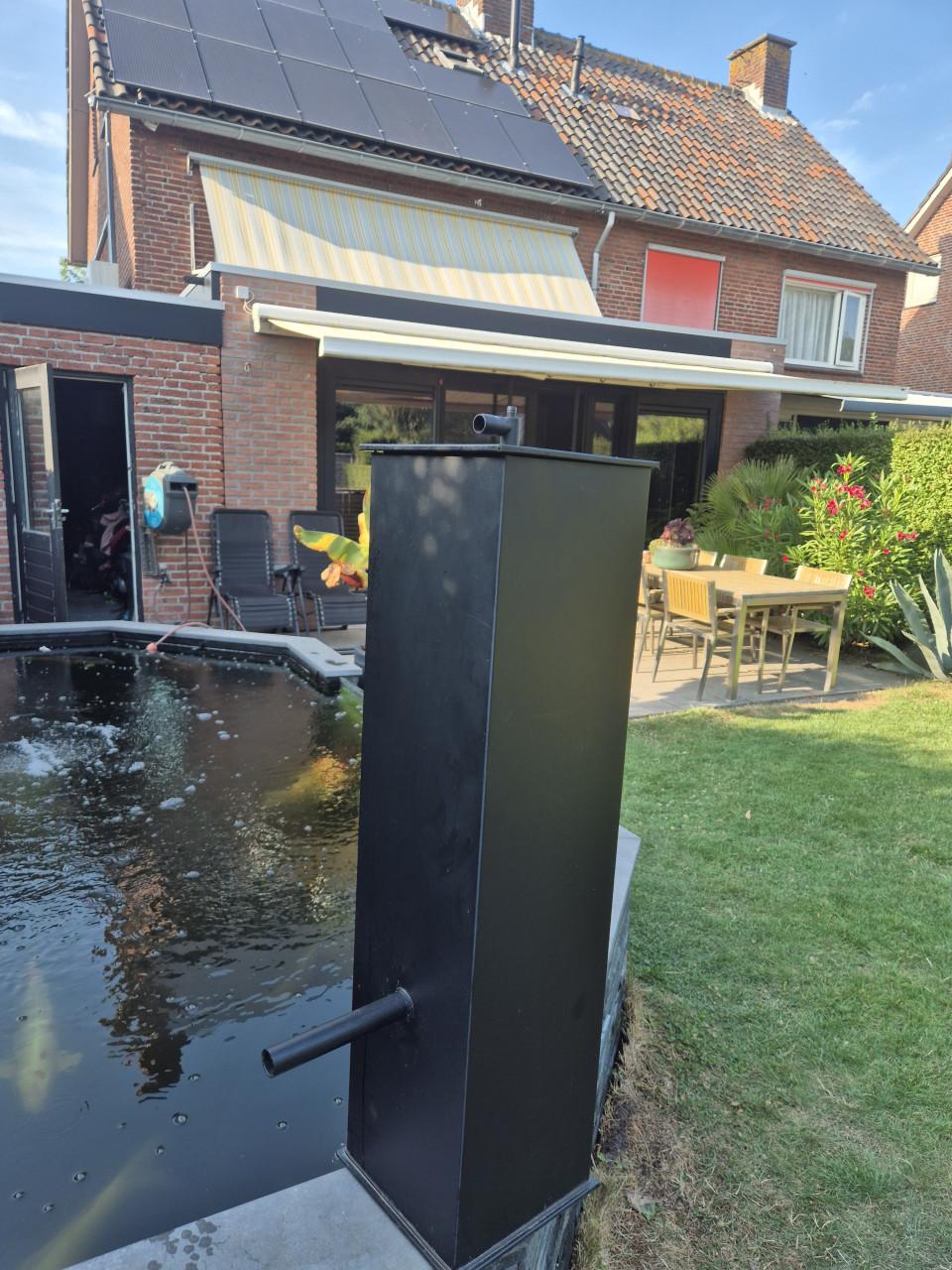 Te koop: Zo goed als nieuwe eiwitafschuimer / tricklefilter voor vijver