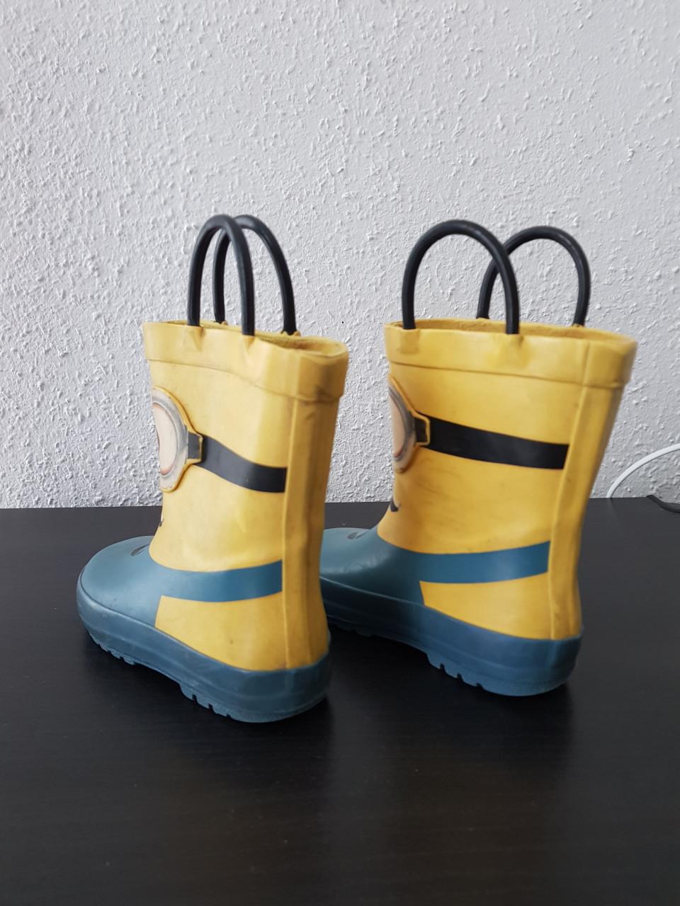 Minion laarsjes maat 24