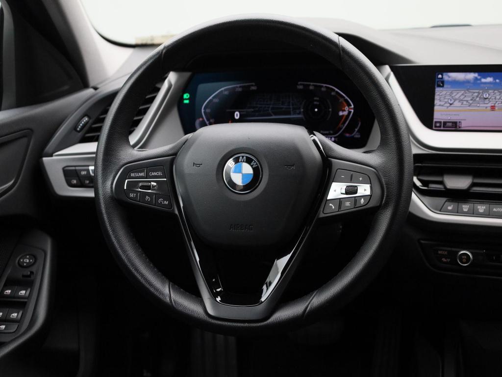 BMW 1 Serie 116i executive | automaat | parkeer sensoren | navigatie | virt