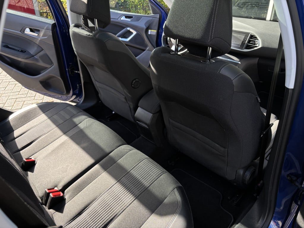 Peugeot 308 sw 1.2 puretech blue lease premium/ panoramadak/ trekhaak