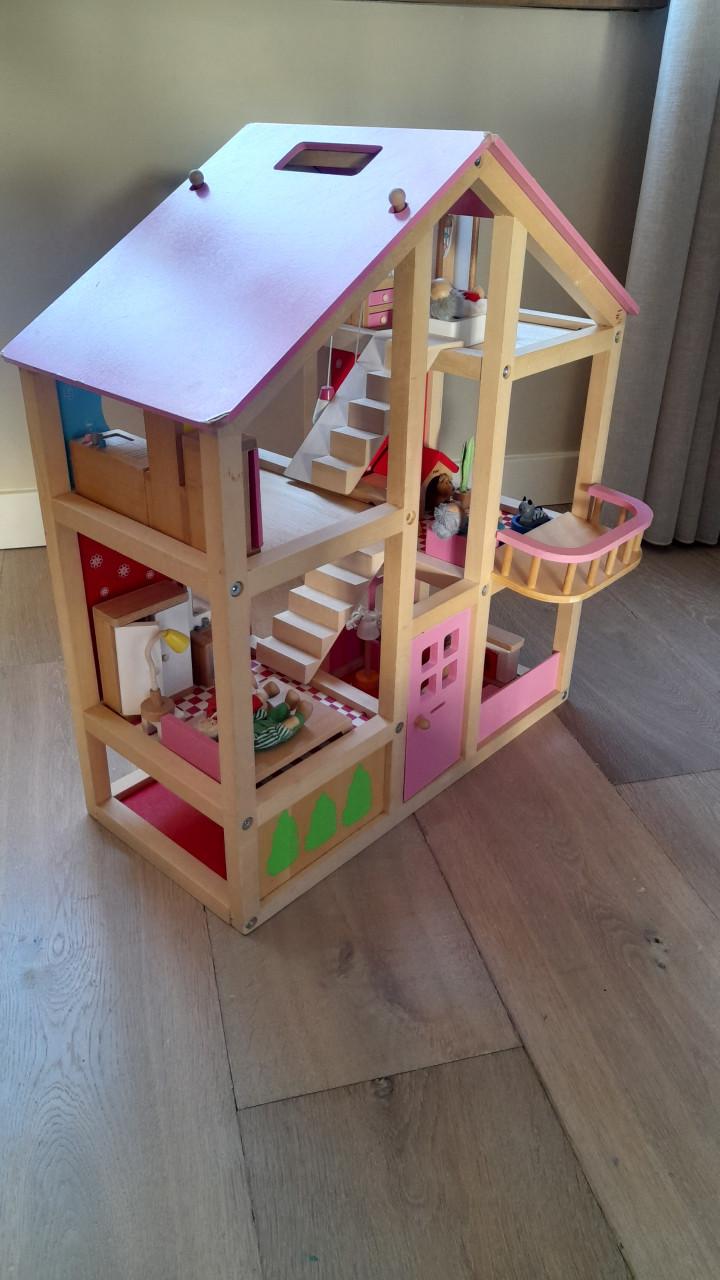 Poppenhuis, netjes en compleet