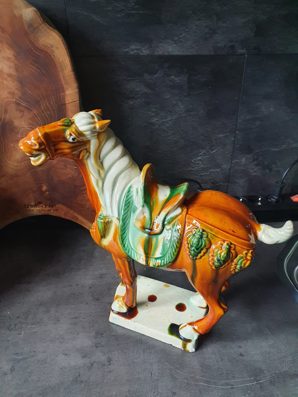 Porseleinen paard met sancai glazuur, Tang-stijl - China - tweede helft 20e