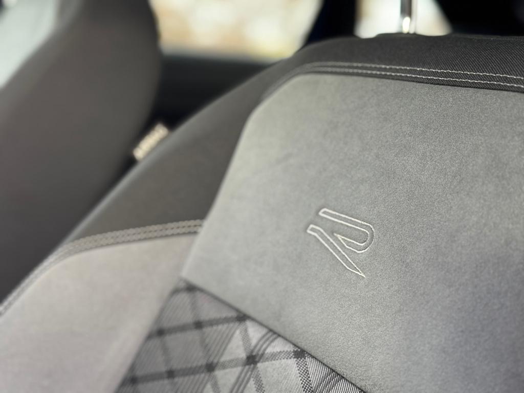 Volkswagen Taigo 1.0 tsi r-line * panoramadak * camera * led * clima