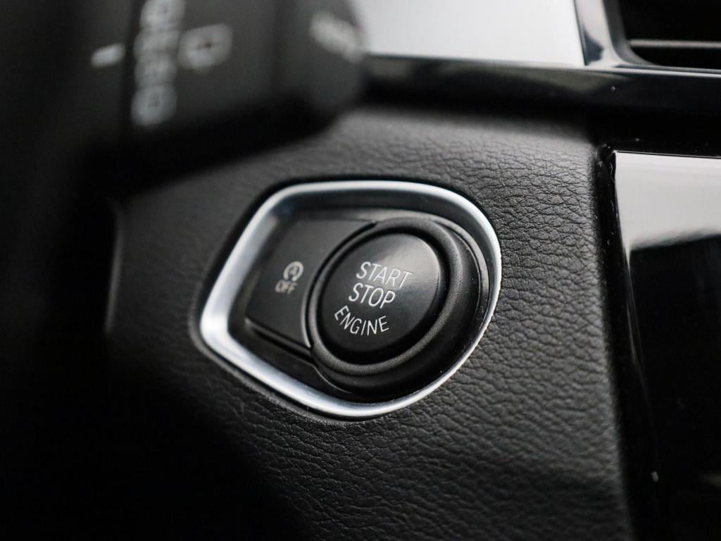 BMW X1 sdrive20i executive | automaat | apple carplay / android auto | pano