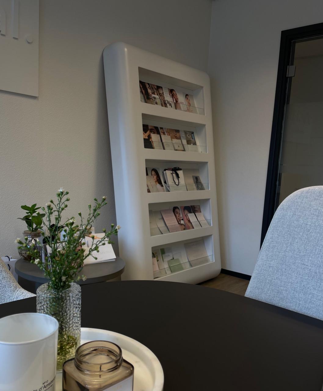 Exclusieve maatwerk design display-en brochurekast
