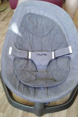 Nuna automatisch draaiende wipstoel. Verkleiner erbij