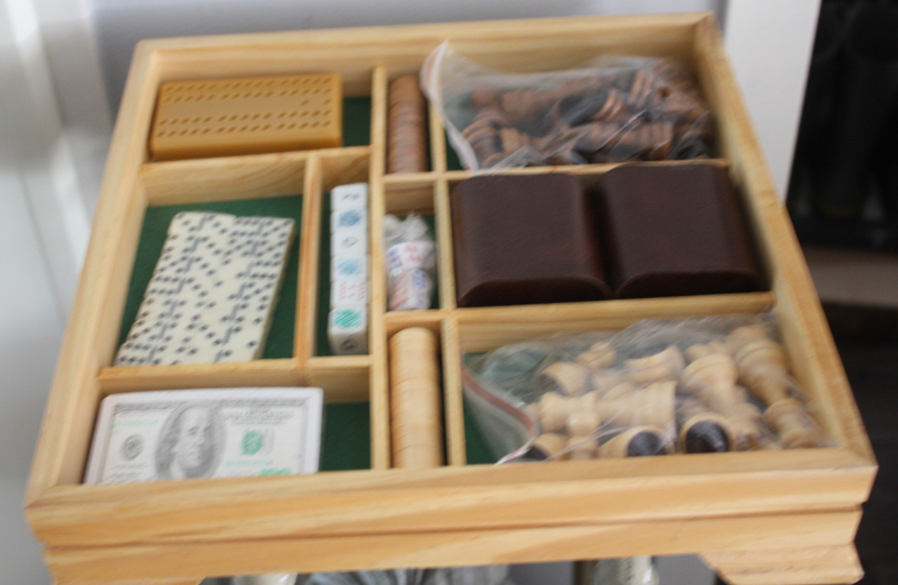 Houten doos met verschillende spellen