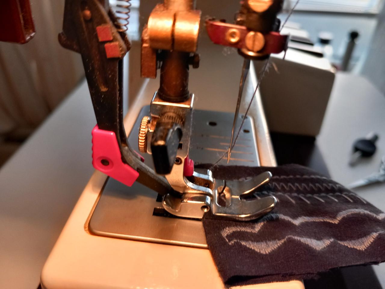 PFAFF 1229 dubbel stof transportI  (idt)